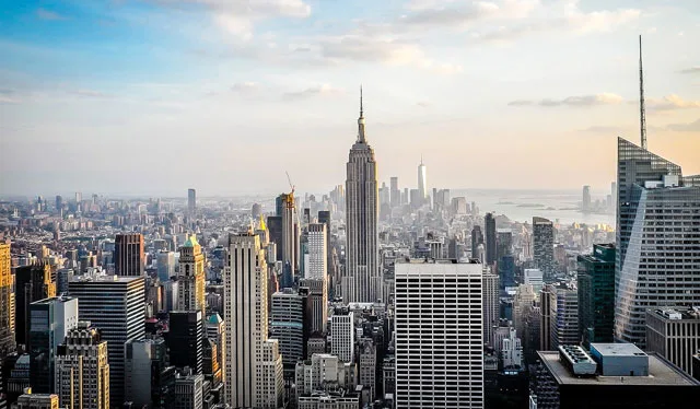 Vision futuriste de New York en photomontage